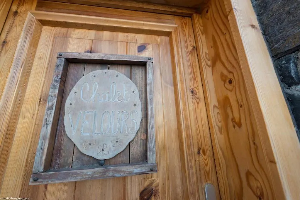 Cosy 4 Bedroom Chalet With Hot Tub Saint-Marcel  0*, Saint-Marcel (Savoie)