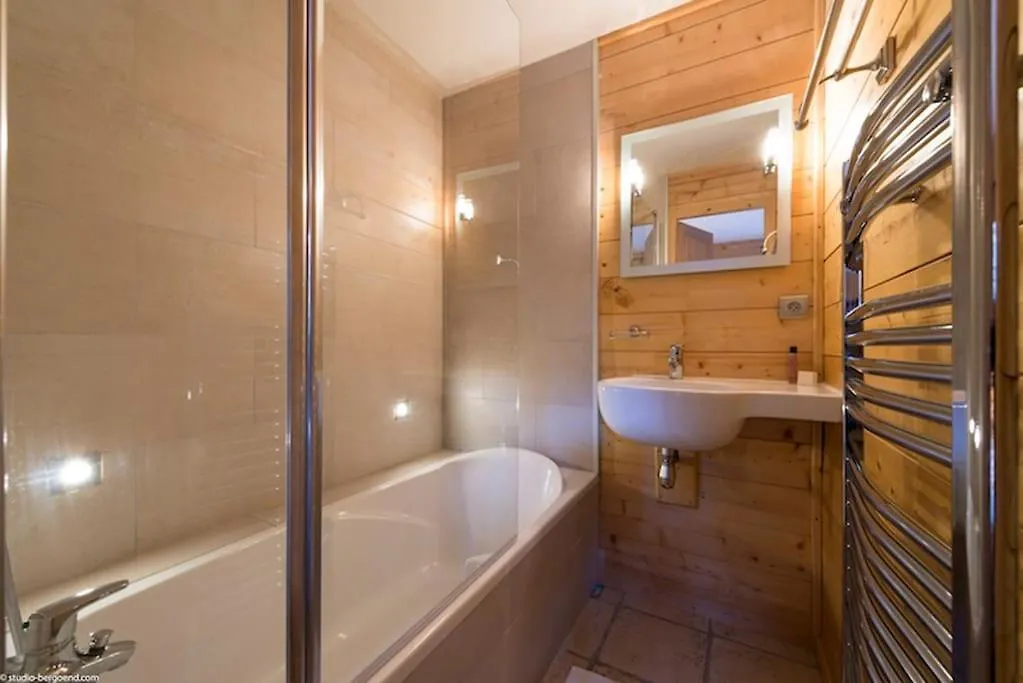 Cosy 4 Bedroom Chalet With Hot Tub Saint-Marcel  France
