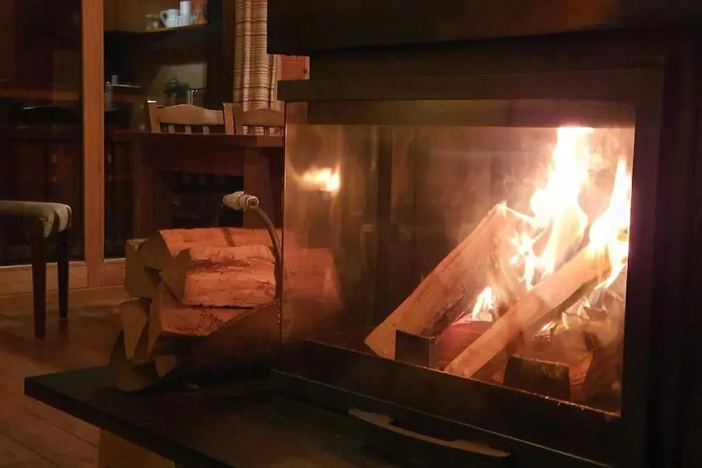 Cosy 4 Bedroom Chalet With Hot Tub Saint-Marcel  Saint-Marcel (Savoie)