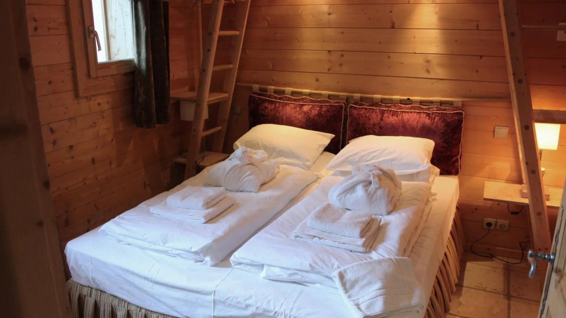 Cosy 4 Bedroom Chalet With Hot Tub Saint-Marcel