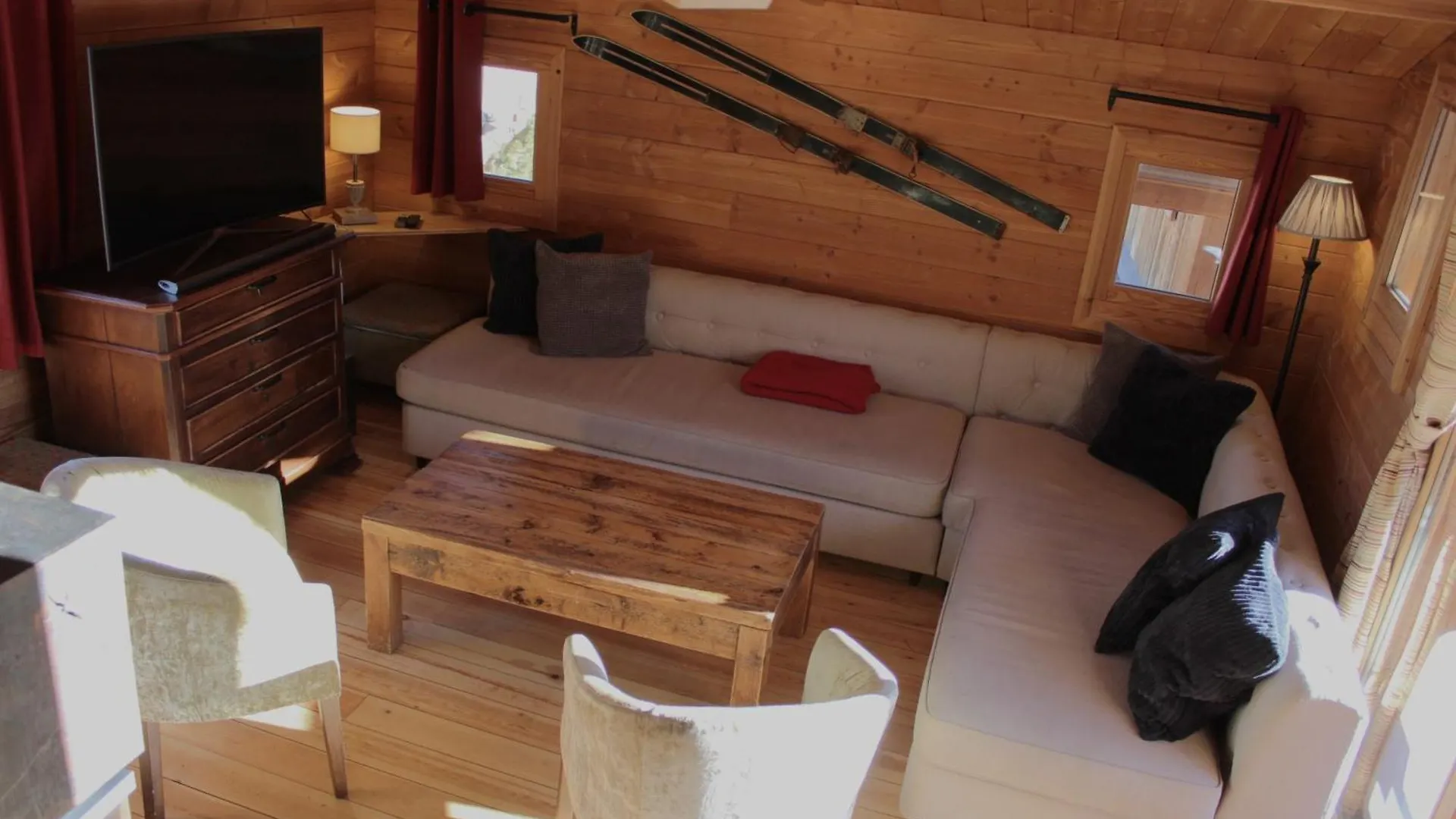Cosy 4 Bedroom Chalet With Hot Tub Saint-Marcel   Saint-Marcel (Savoie)