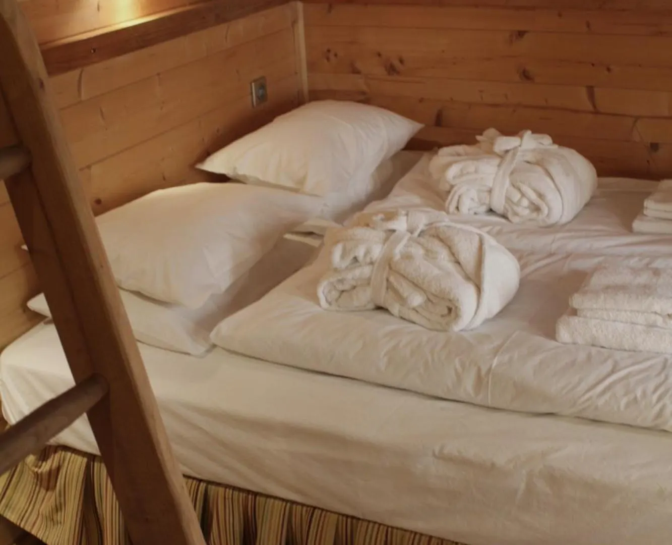 Cosy 4 Bedroom Chalet With Hot Tub Saint-Marcel  0*, Saint-Marcel (Savoie) France