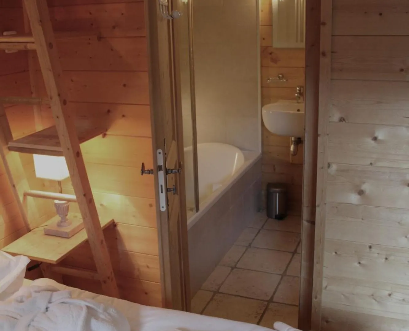 Cosy 4 Bedroom Chalet With Hot Tub Saint-Marcel