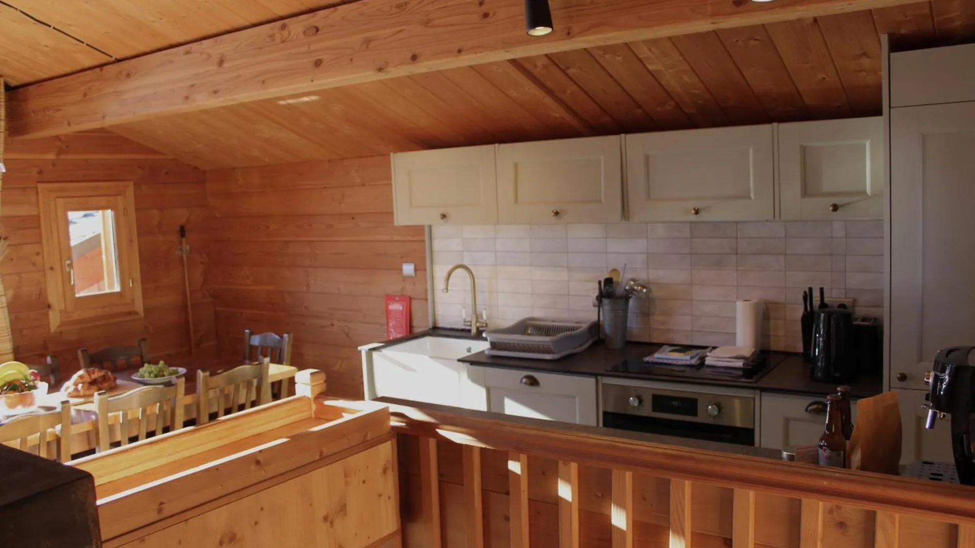 Cosy 4 Bedroom Chalet With Hot Tub Saint-Marcel  0*, Saint-Marcel (Savoie)