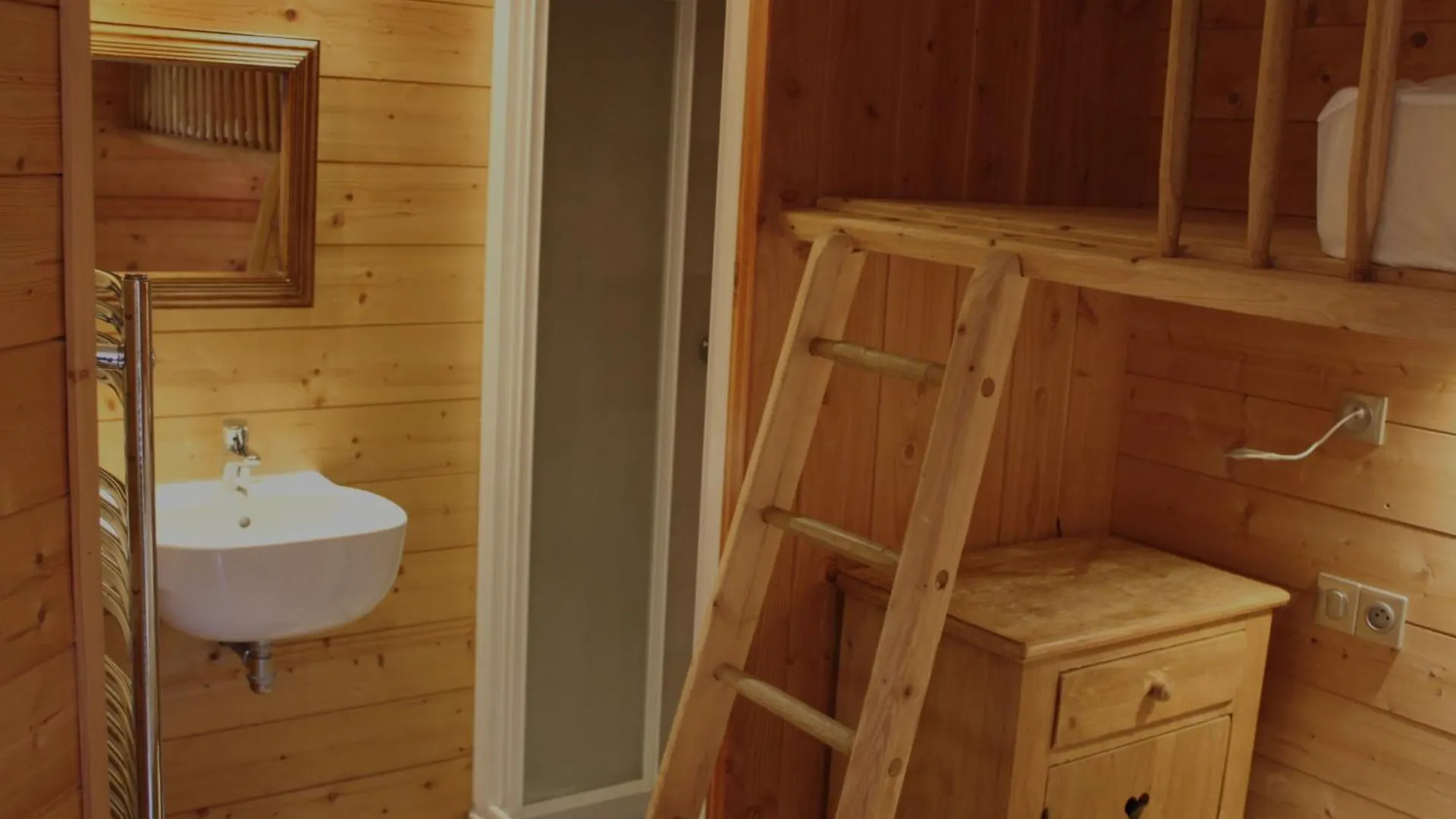 Cosy 4 Bedroom Chalet With Hot Tub Saint-Marcel