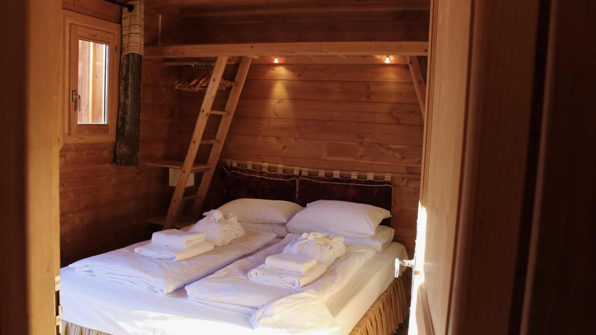 Cosy 4 Bedroom Chalet With Hot Tub Saint-Marcel