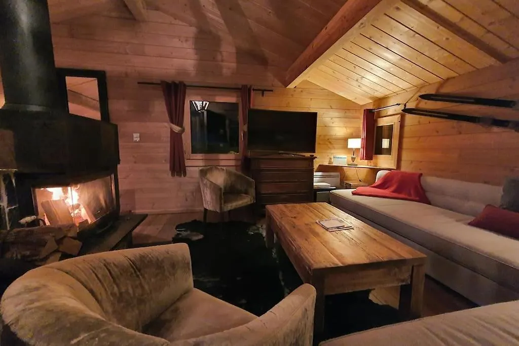 Cosy 4 Bedroom Chalet With Hot Tub Saint-Marcel  0*, Saint-Marcel (Savoie)