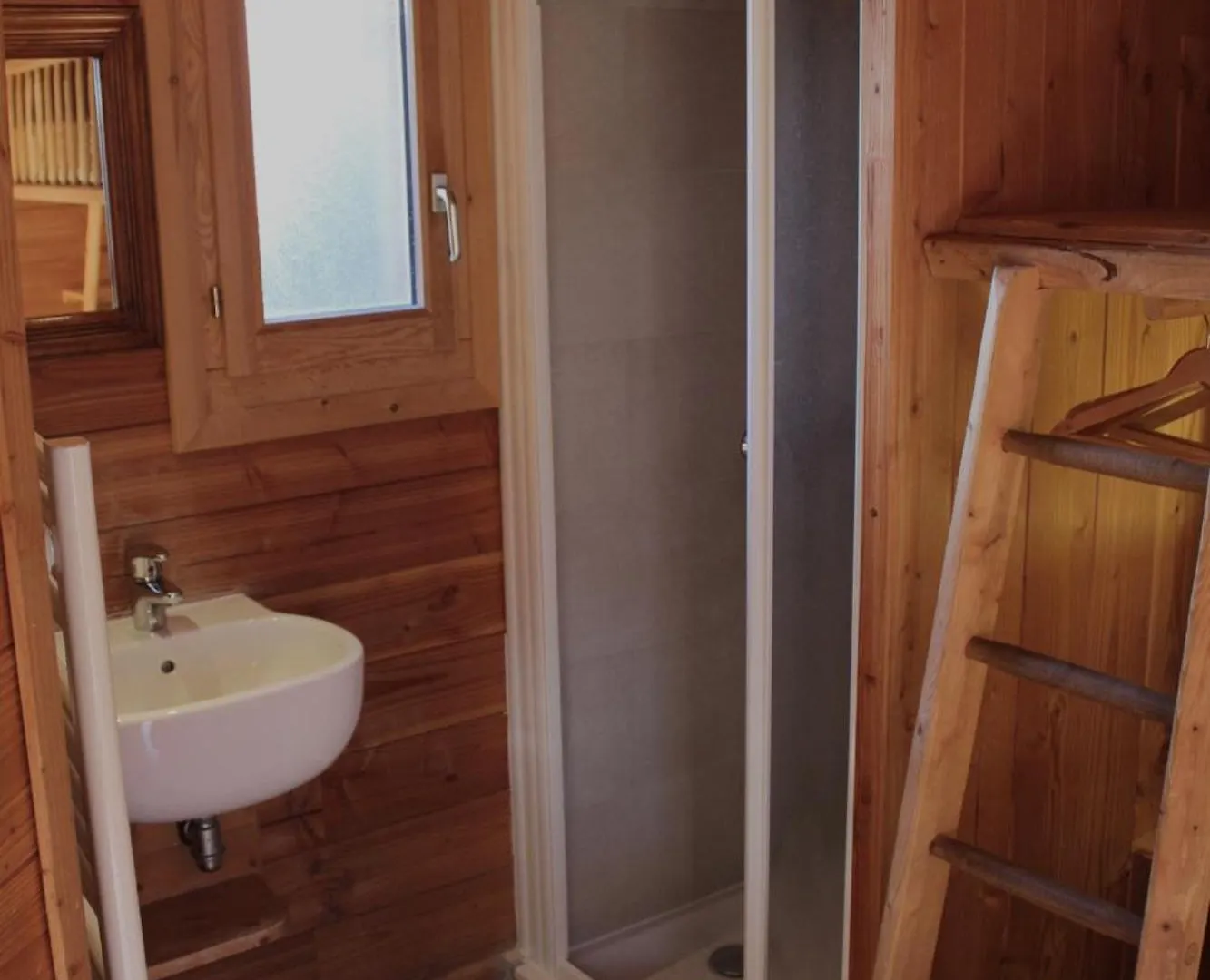 Cosy 4 Bedroom Chalet With Hot Tub Saint-Marcel  0*, Saint-Marcel (Savoie) France